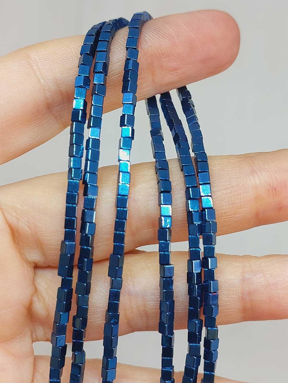 Çeyrek Dizi (9cm uzunluğundadır!) Hematit Taşı Çeyrek Dizi 2*2mm (49648)