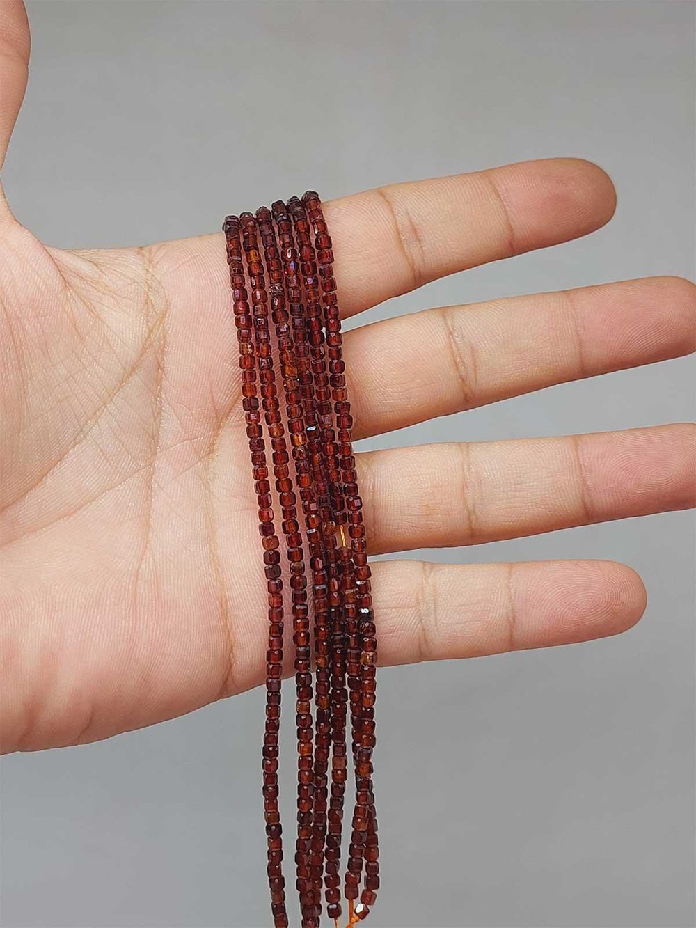 Çeyrek Dizi (9cm uzunluğundadır!) Lal (Granat) (Garnet) Taşı Küp Şekilli Çeyrek Dizi 2mm (51138)