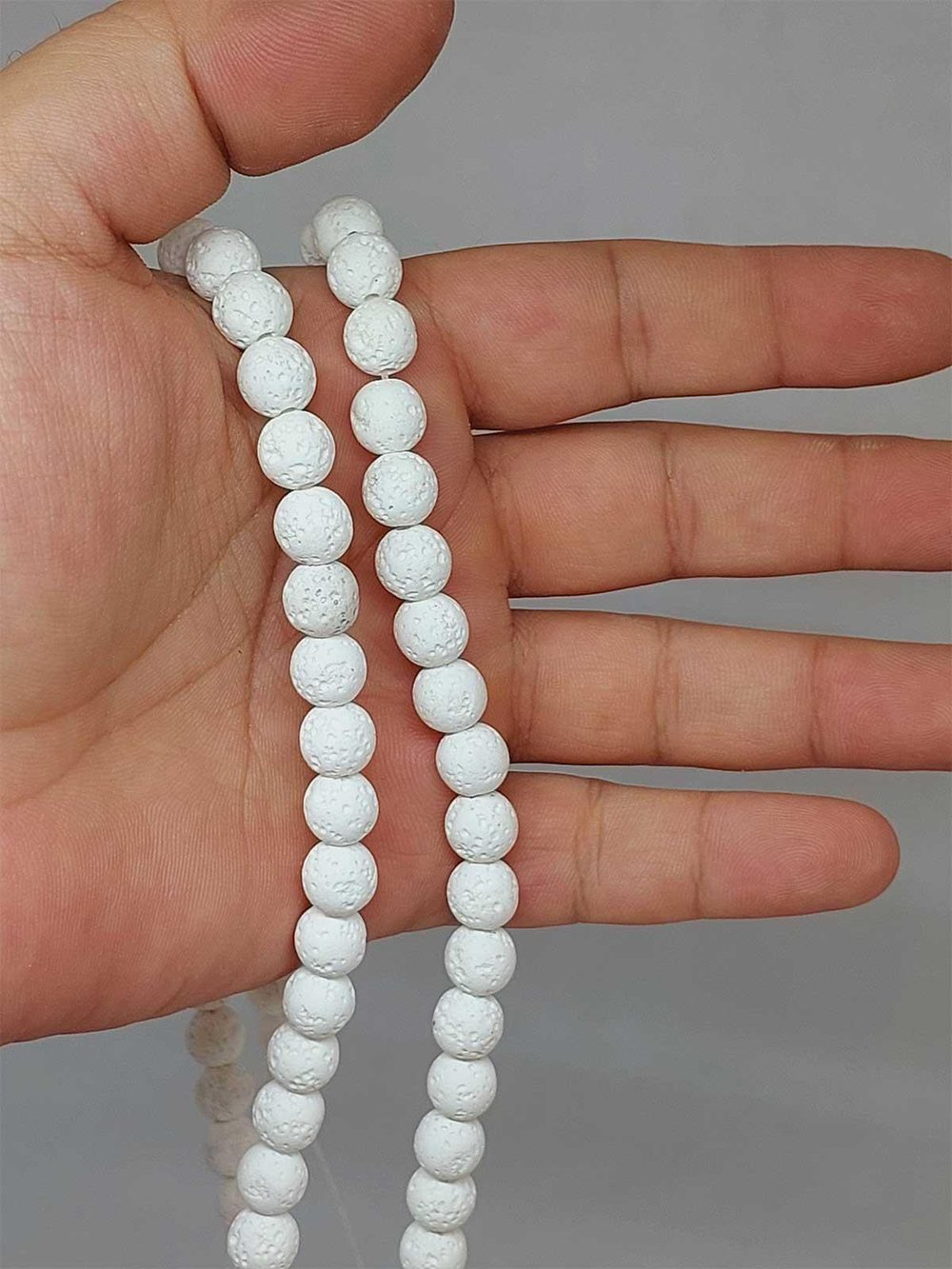 Çeyrek Dizi (9cm uzunluğundadır!) Lav Taşı Beyaz Çeyrek Dizi 8mm (52404)