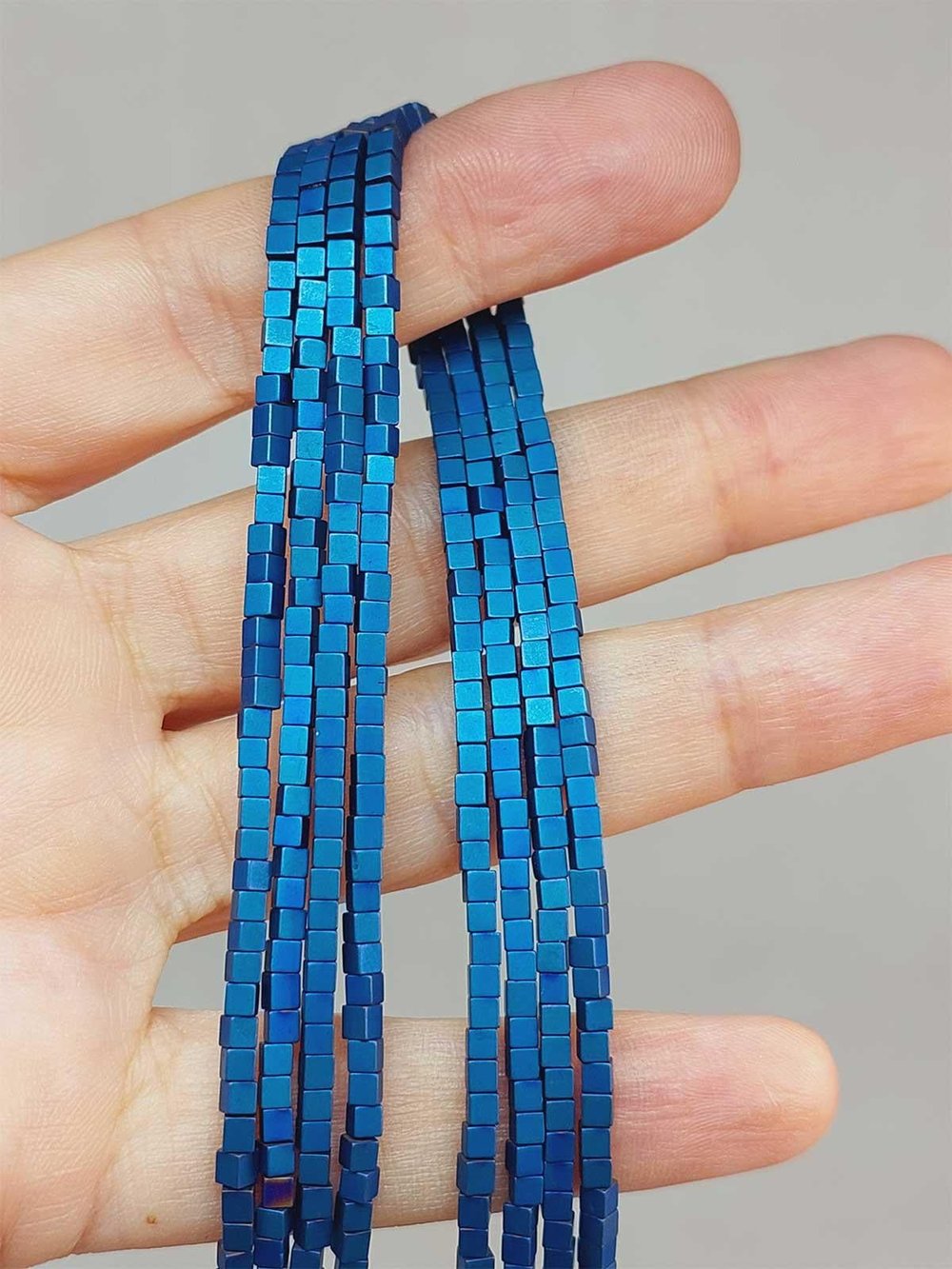 Hematit Taşı Dizi 2*2mm (49652) YARIM Dizi (17cm uzunluğundadır)