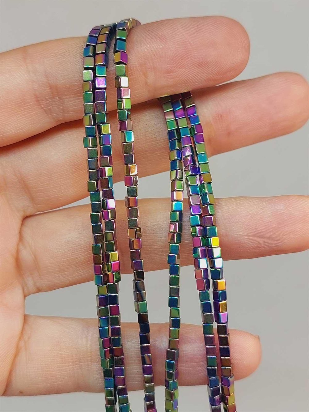 Hematit Taşı Dizi 2*2mm (49654) YARIM Dizi (17cm uzunluğundadır)