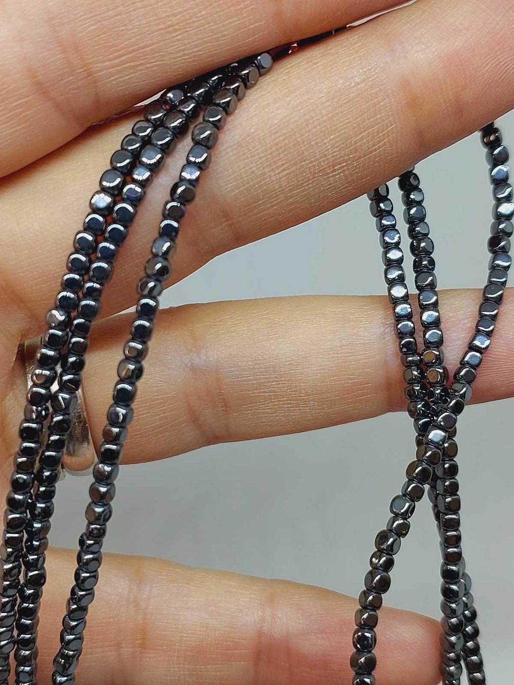Hematit Taşı Küp Şekilli 2mm Dizi (56072)