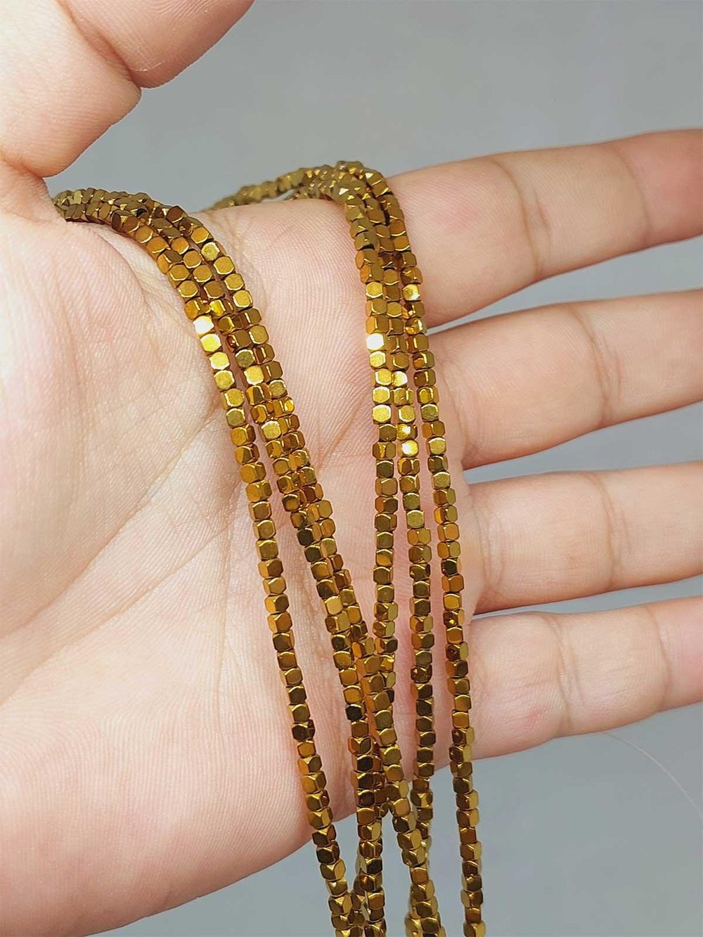 Hematit Taşı Küp Şekilli 2mm YARIM Dizi (52438) (17cm uzunluğundadır)