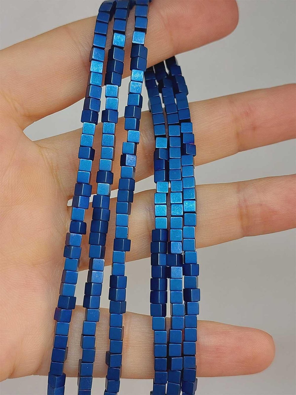 Hematit Taşı Küp Şekilli 3mm YARIM Dizi (48112) (18cm uzunluğundadır)