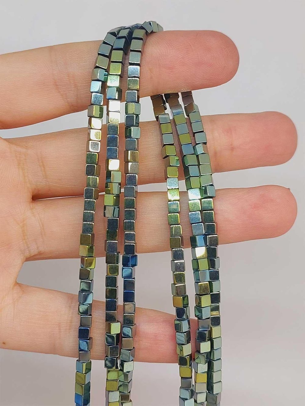Hematit Taşı Küp Şekilli 3mm YARIM Dizi (48116) (18cm uzunluğundadır)