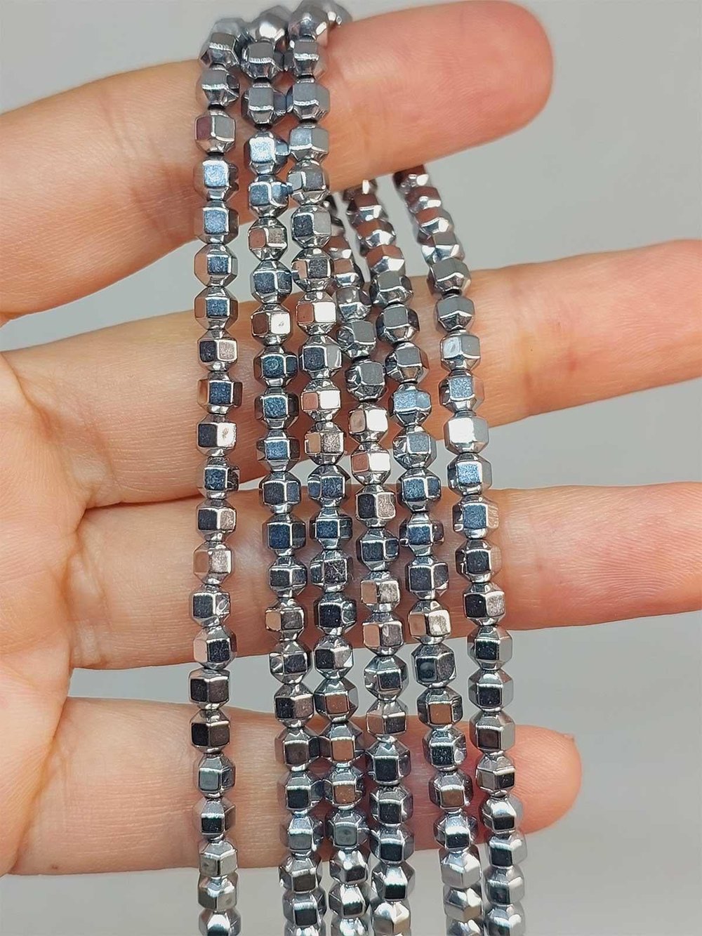 Hematit Taşı YARIM Dizi 4mm (49624) (18cm uzunluğundadır)