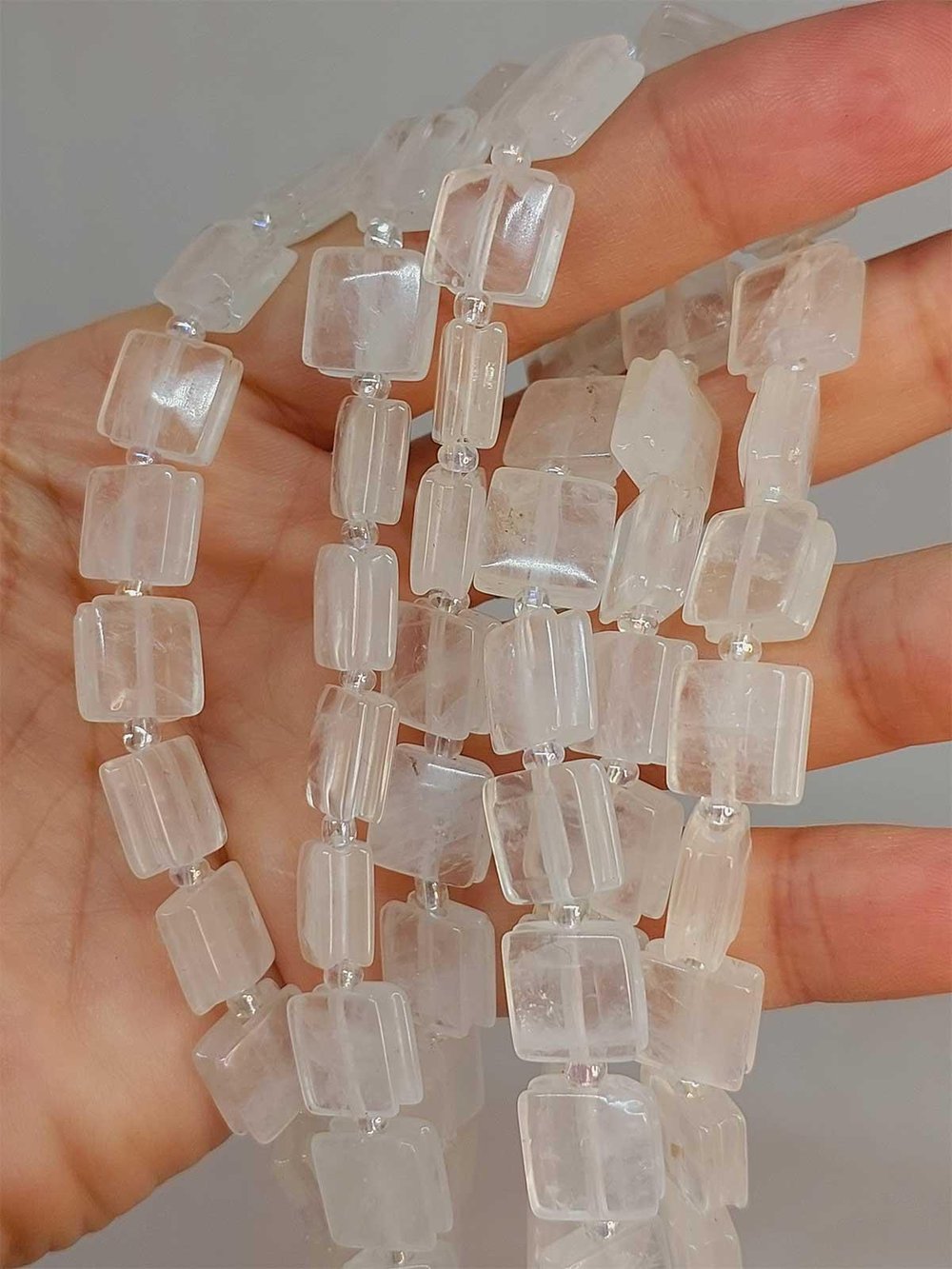 Kristal Kuvars Taşı Yandan Oyuklu Kare Kesim 10x10mm YARIM Dizi (49556) (18cm uzunluğundadır)
