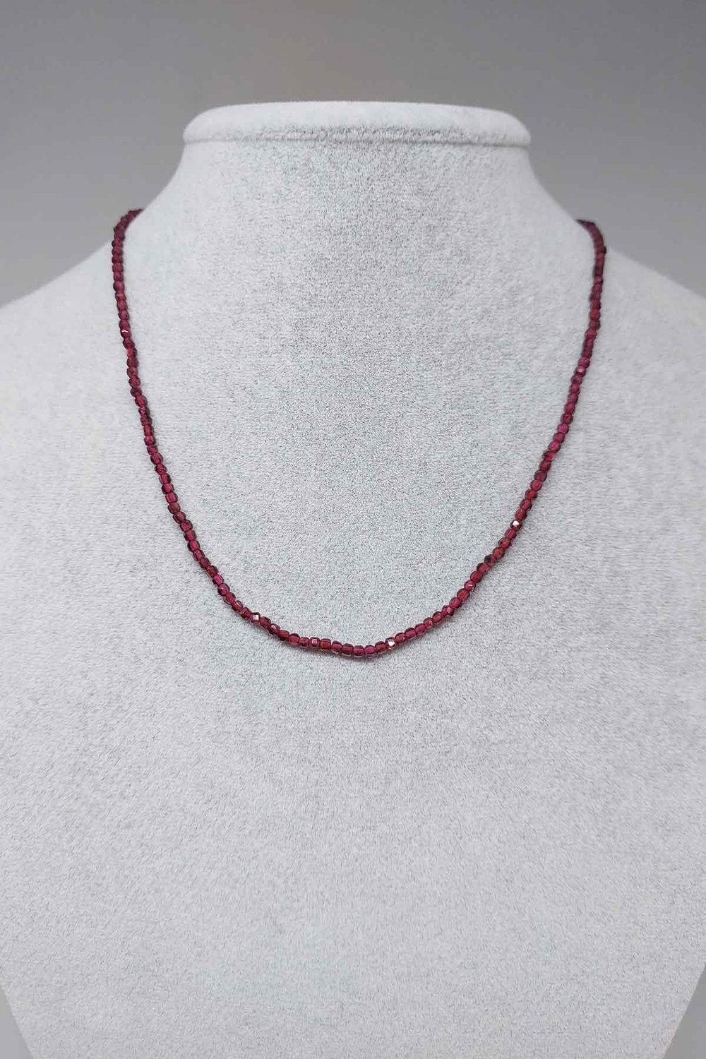 Lal (Granat) (Garnet) Taşı Küp Şekilli 2.5mm Kolye (Sabit Klipsli)
