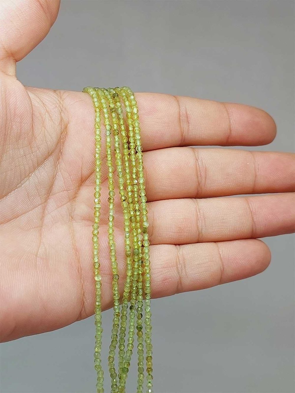 Peridot (Zebercet) Taşı Dizi 2*2mm (51124) YARIM Dizi (17cm uzunluğundadır)