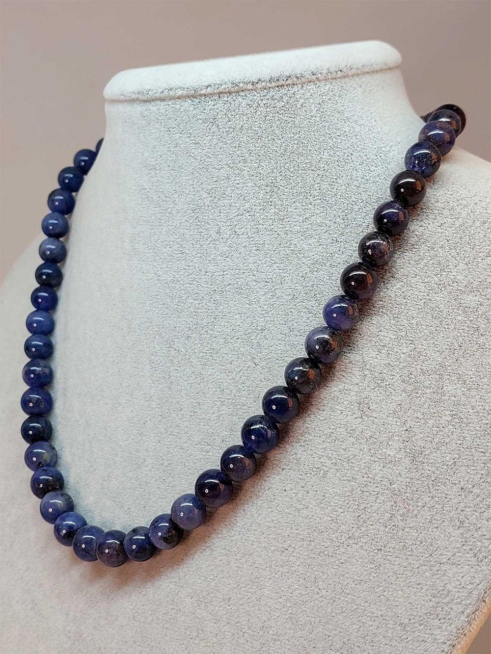 Tanzanit Taşı Koyu Renk Kolye 8mm (Sabit Klipsli)