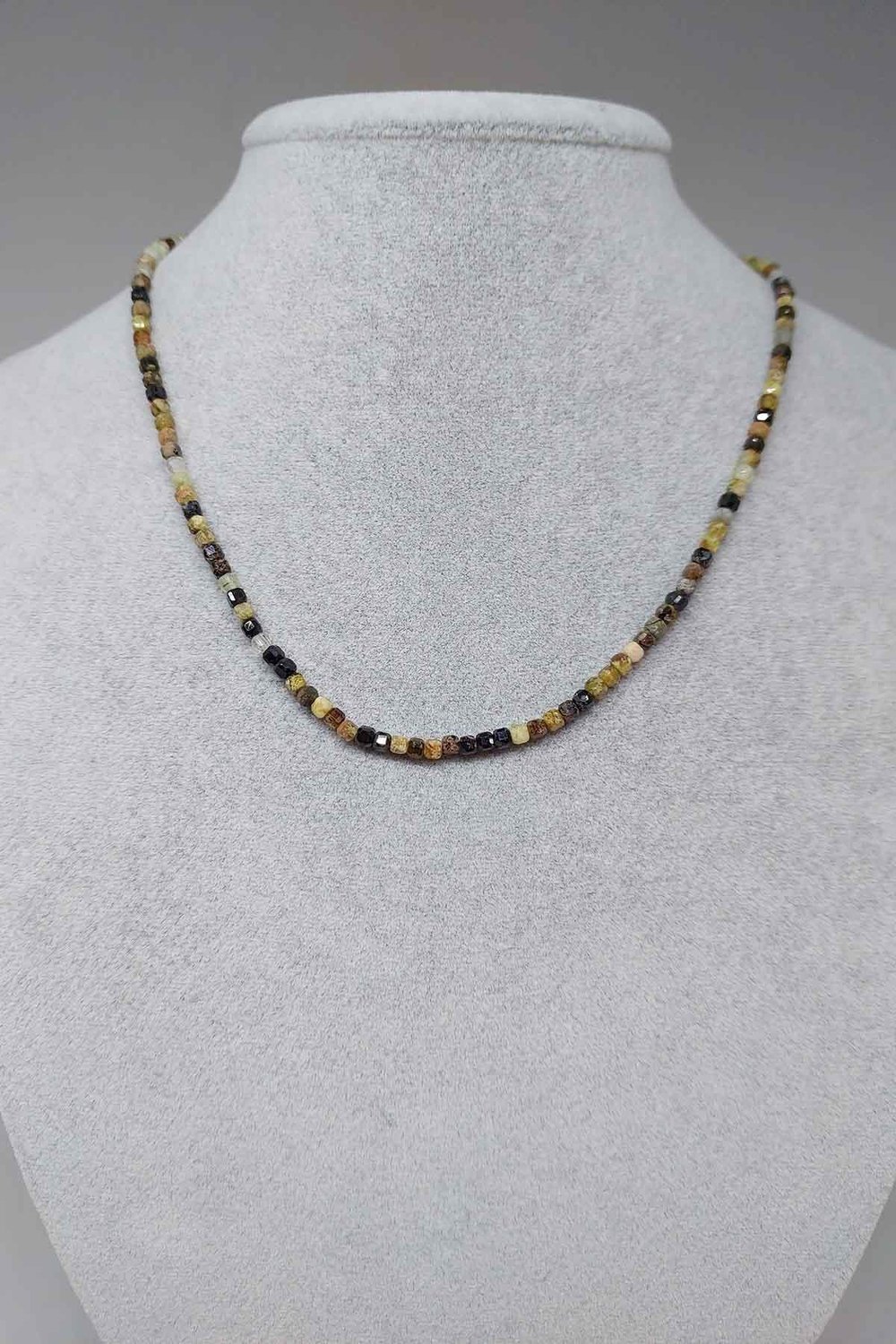 Yeşil Lal (Granat) (Garnet) Taşı Küp Şekilli 2.5mm Kolye (Sabit Klipsli)