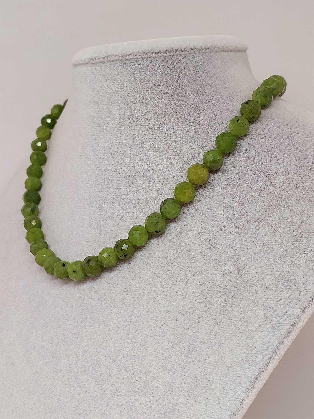 Yeşim Taşı Faset Kesim Kolye 8mm (Sabit Klipsli)