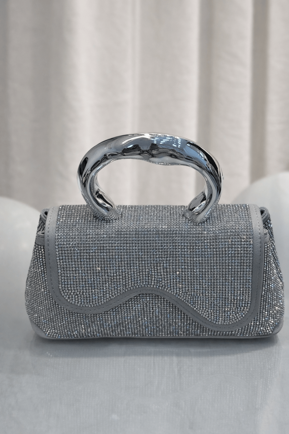 👜 İthal Swarovski Taş İşlemeli Metal Saplı El & Omuz Çantası – Gümüş