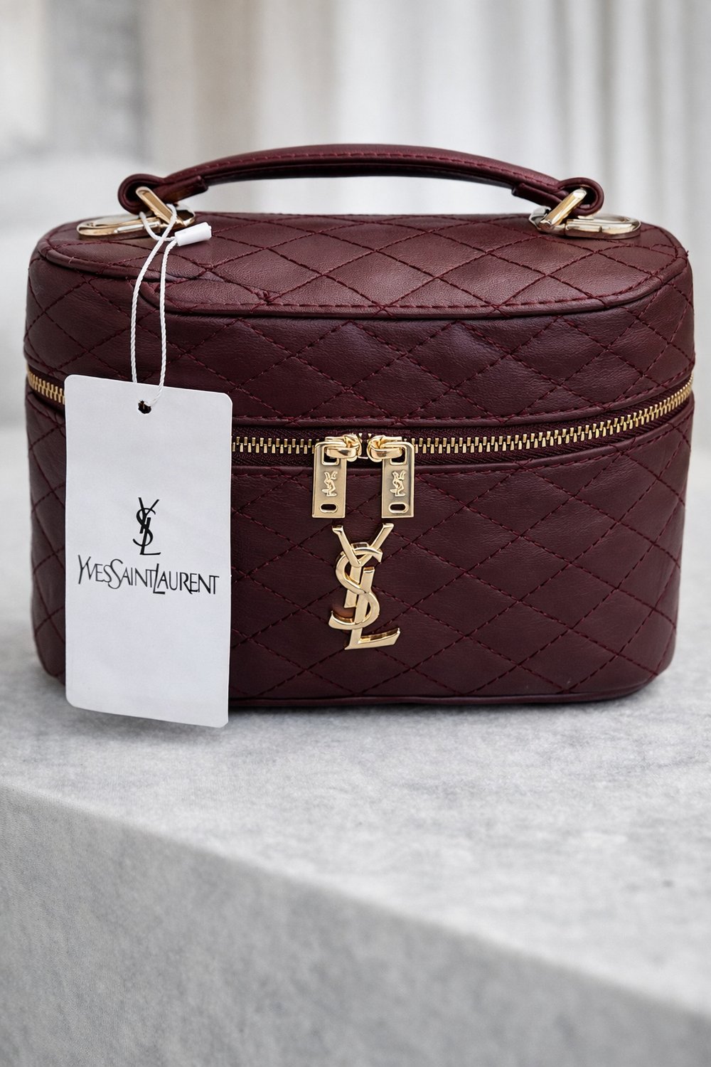 👜 Yves Saint Laurent Kapitone El & Omuz Çantası – Bordo