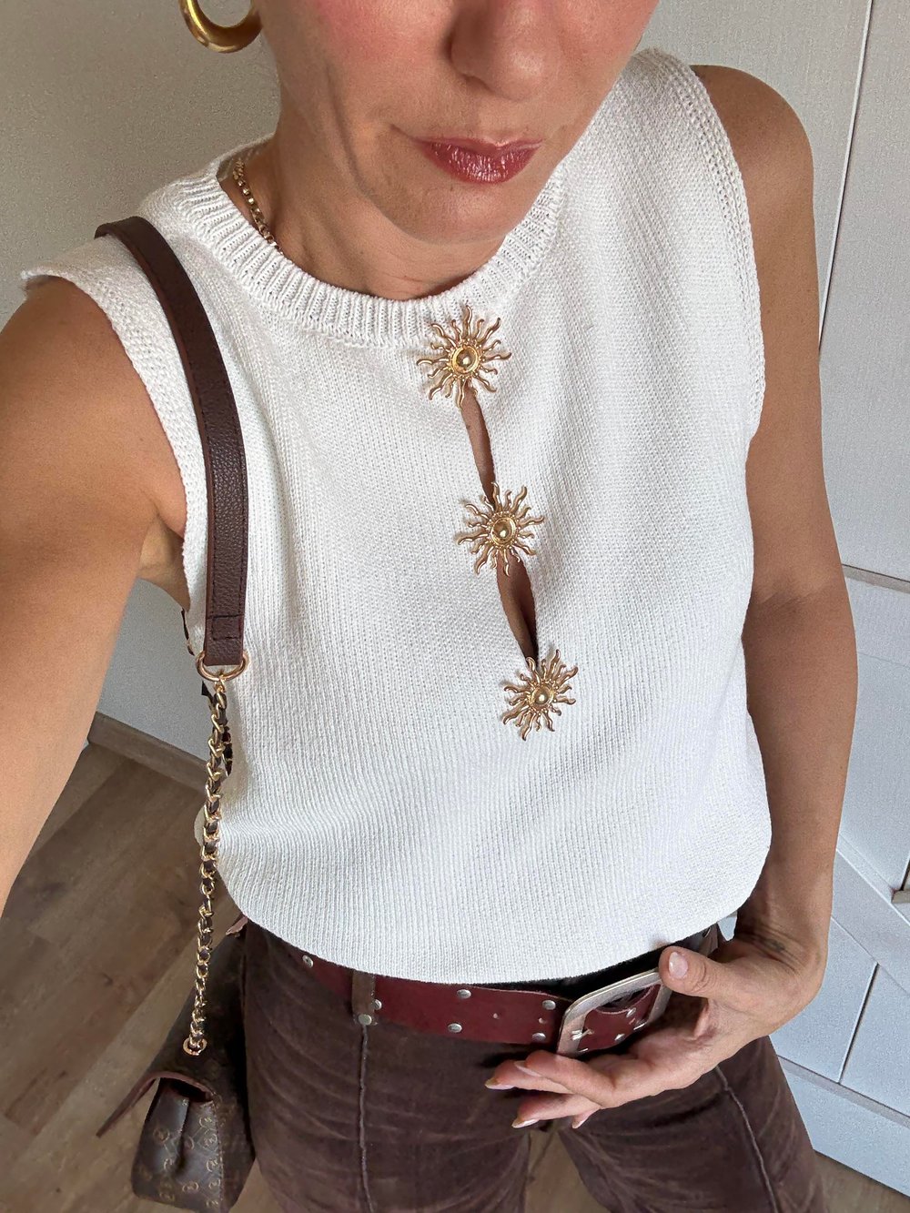 Mücevher Düğmeli Güneşli Triko