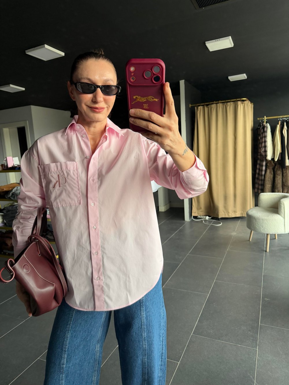 Toz Pembe Cebi Nakışlı Etek Ucu Dalgalı Premium Gömlek