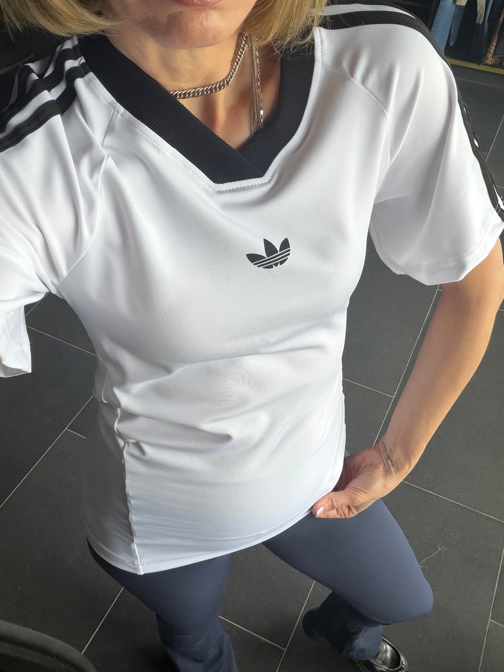V Yaka Beyaz Originals Yanları Drapeli Tshirt
