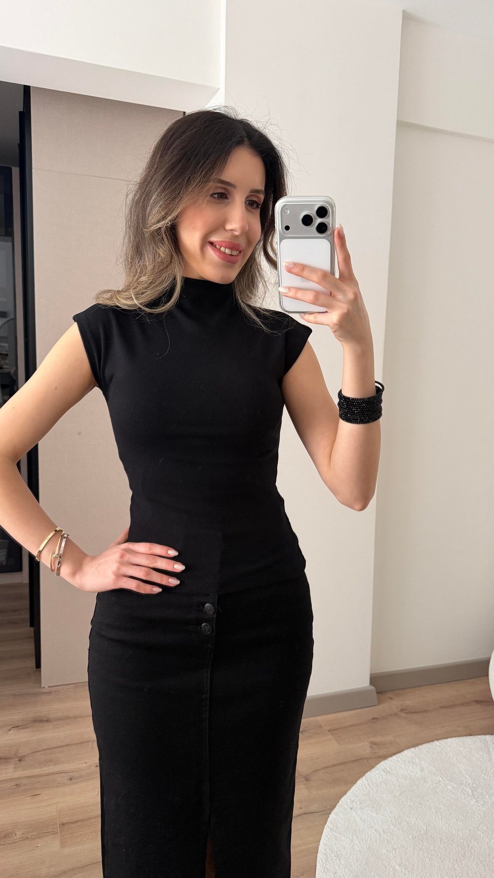 BALIKÇI YAKA KISA KOLLU SİYAH FİTİLLİ BLUZ