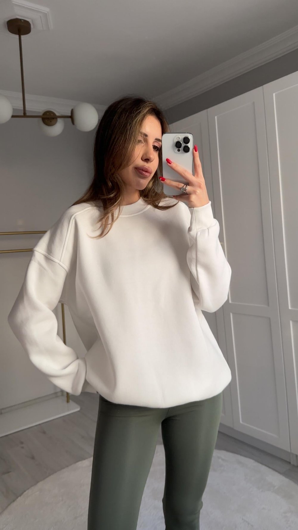 ŞARDONLU BEYAZ SWEATSHIIRT