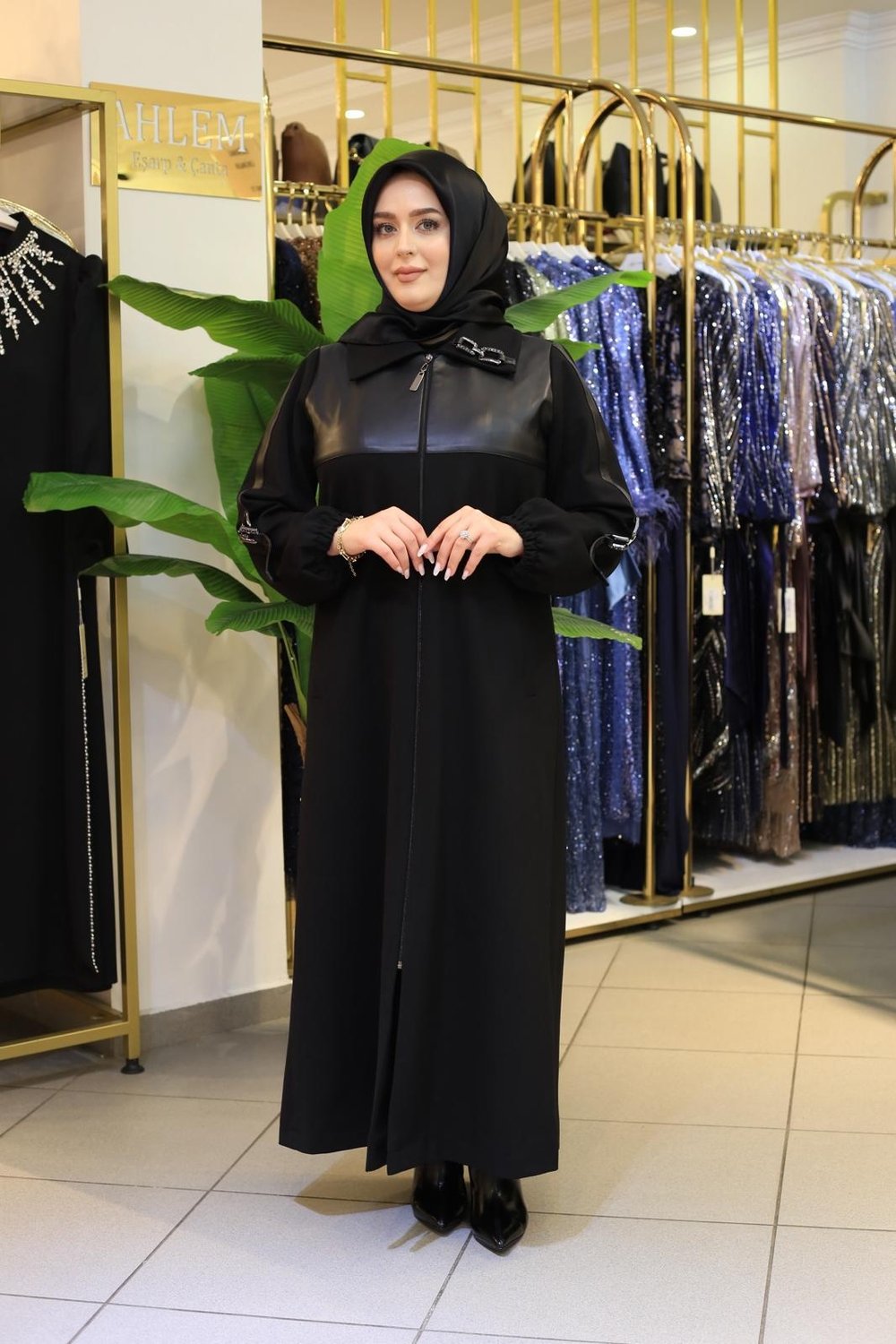 04-1572 KOD DERİ DETAYLI KAP SİYAH