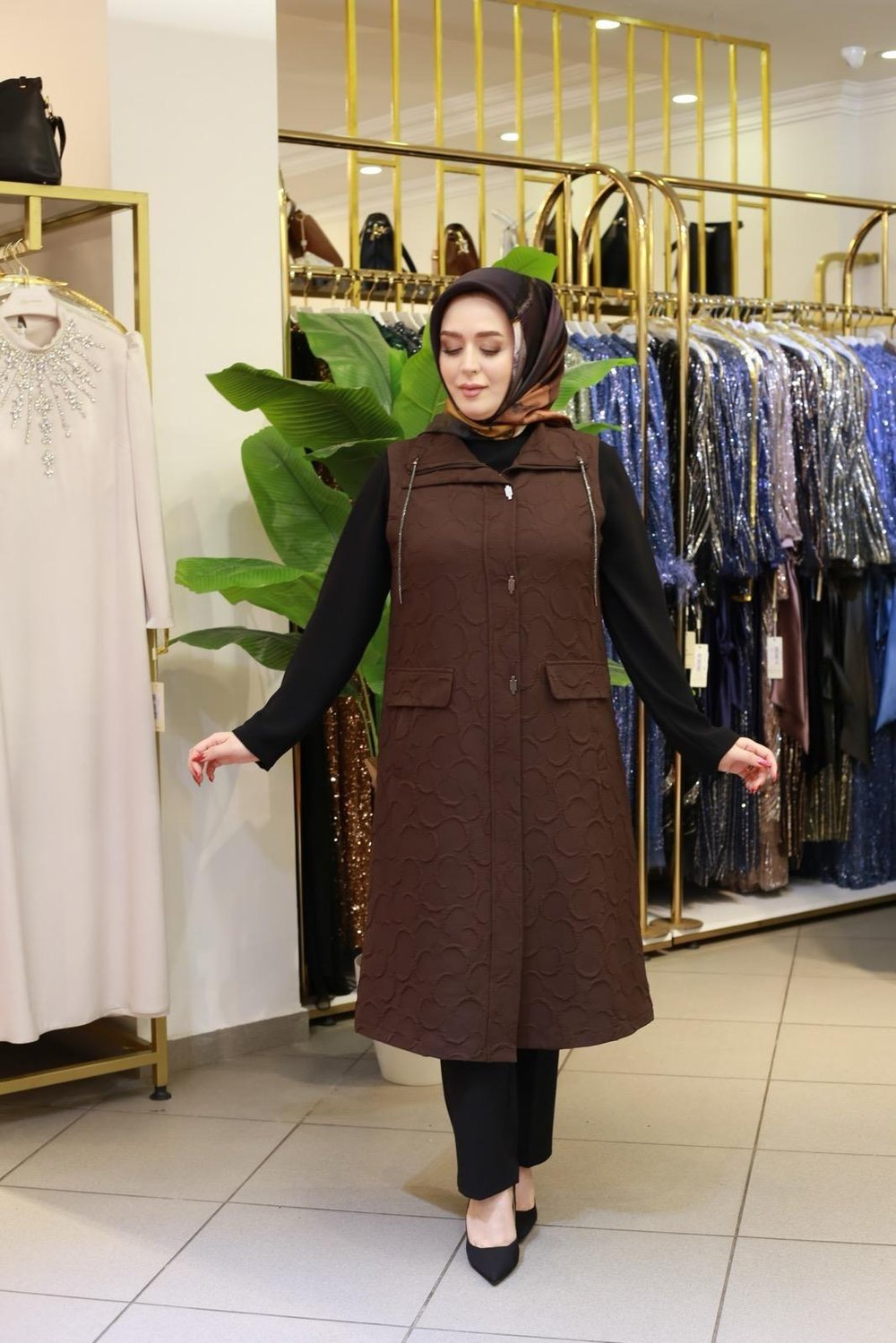 1102 KOD KENDİNDEN DESENLİ MEVSİMLİK KAPİTONE YELEK KAHVERENGİ