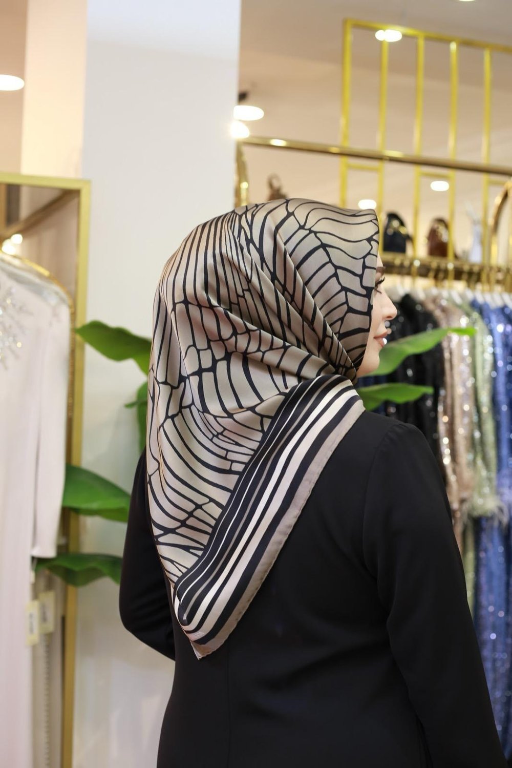 15809/07 KOD ÇİZGİ DESEN AHLEM SAF İPEK EŞARP VİZON