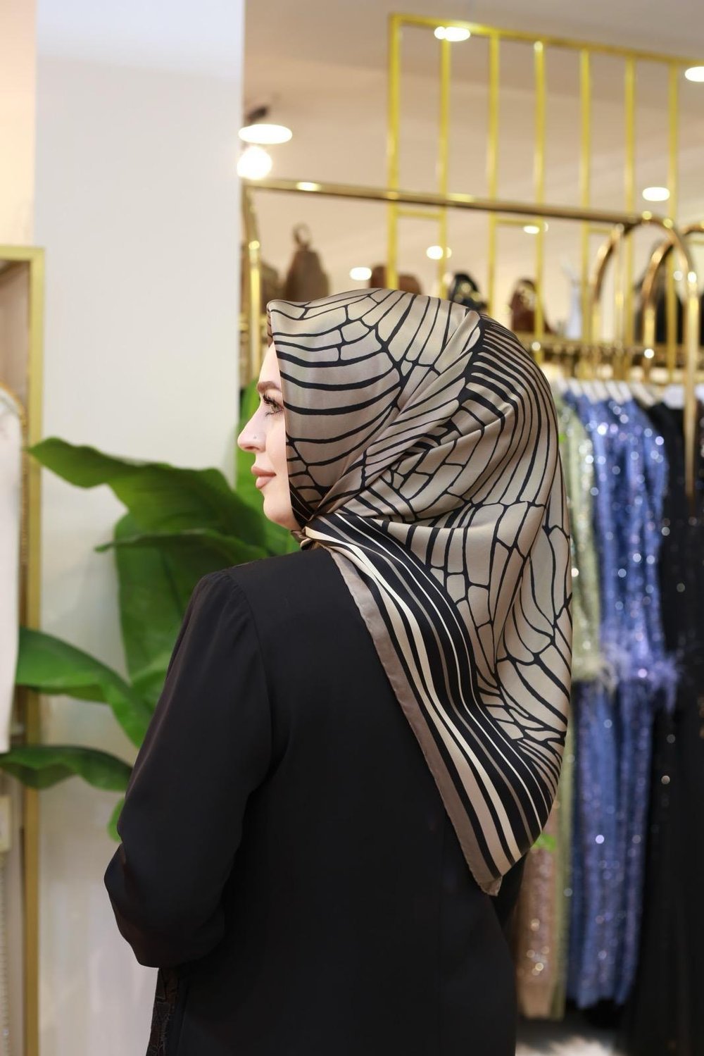 15809/07 KOD ÇİZGİ DESEN AHLEM SAF İPEK EŞARP VİZON