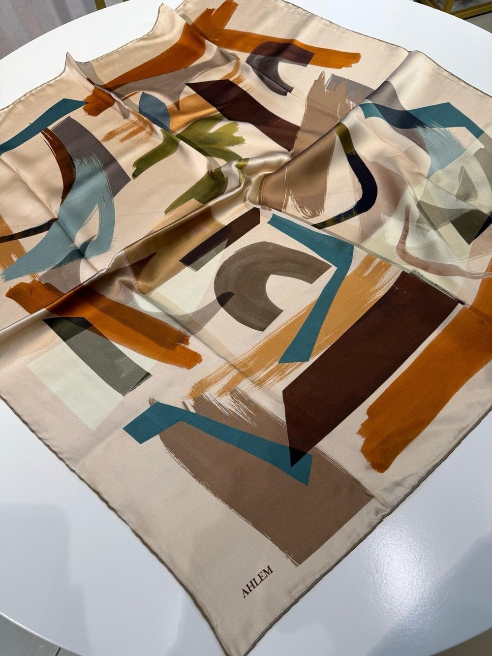 15812-14 KOD FIRÇA DESEN AHLEM SAF İPEK EŞARP KAHVE