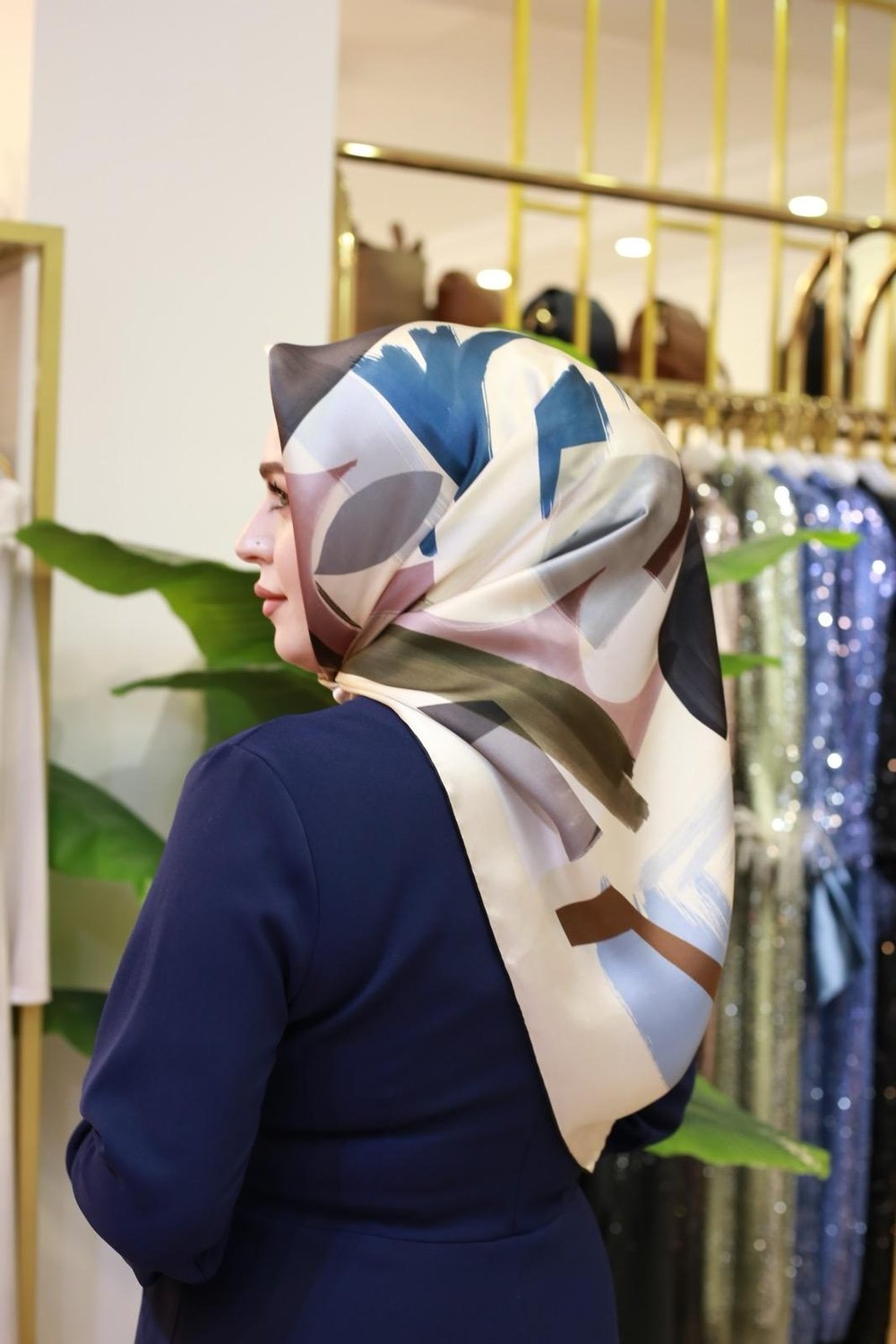 15812/7 KOD FIRÇA DESEN AHLEM SAF İPEK EŞARP MAVİ