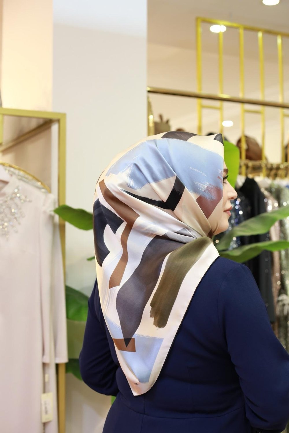 15812/7 KOD FIRÇA DESEN AHLEM SAF İPEK EŞARP MAVİ