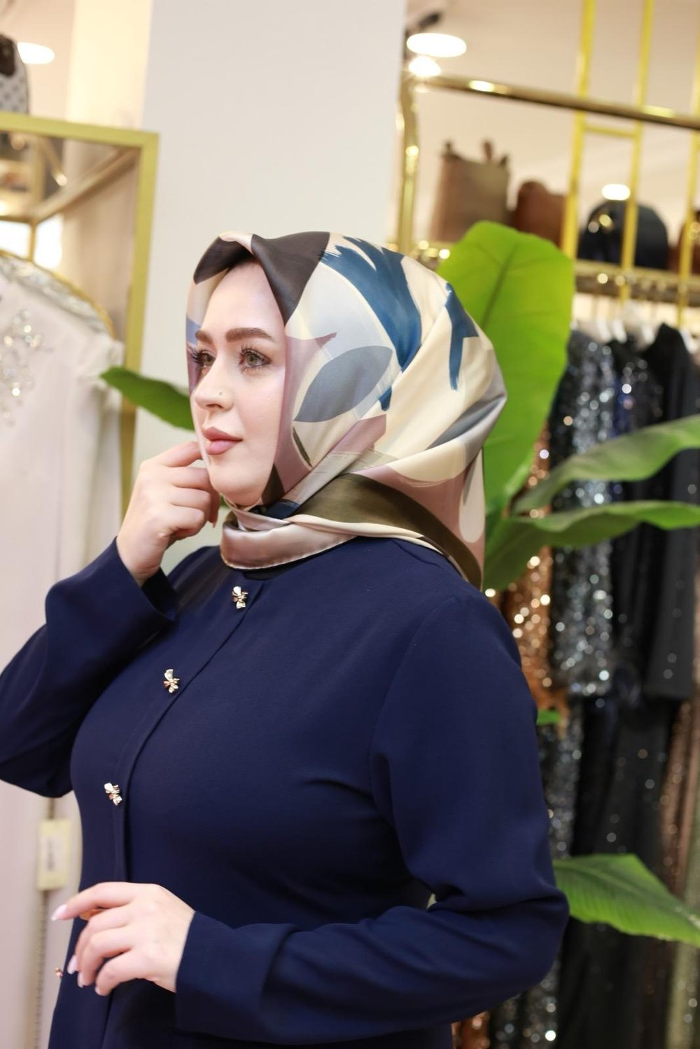 15812/7 KOD FIRÇA DESEN AHLEM SAF İPEK EŞARP MAVİ