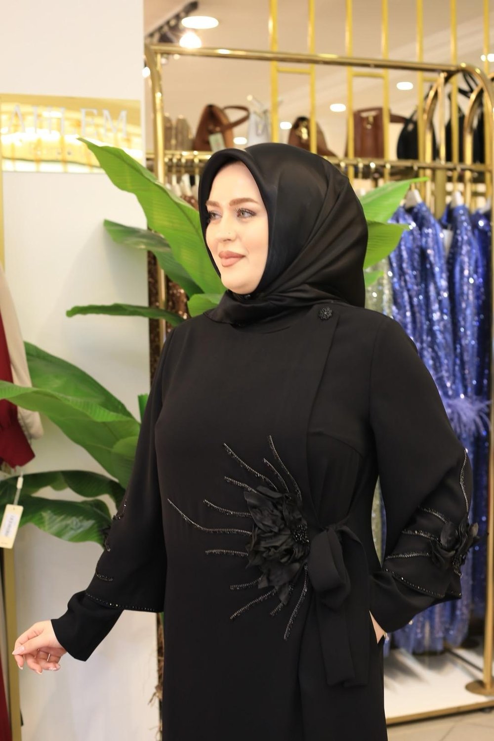 3412 KOD ÇİÇEK KABARTMALI FERACE SİYAH