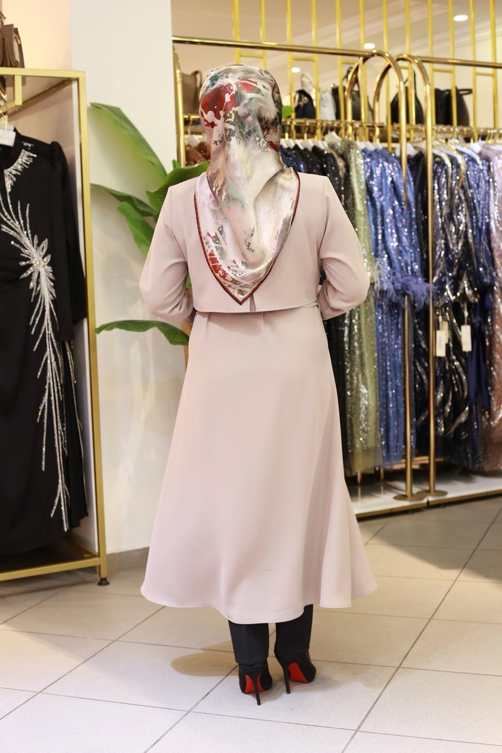 7117 KOD KEMERLİ GÖMLEK DETAYLI TUNİK BEJ