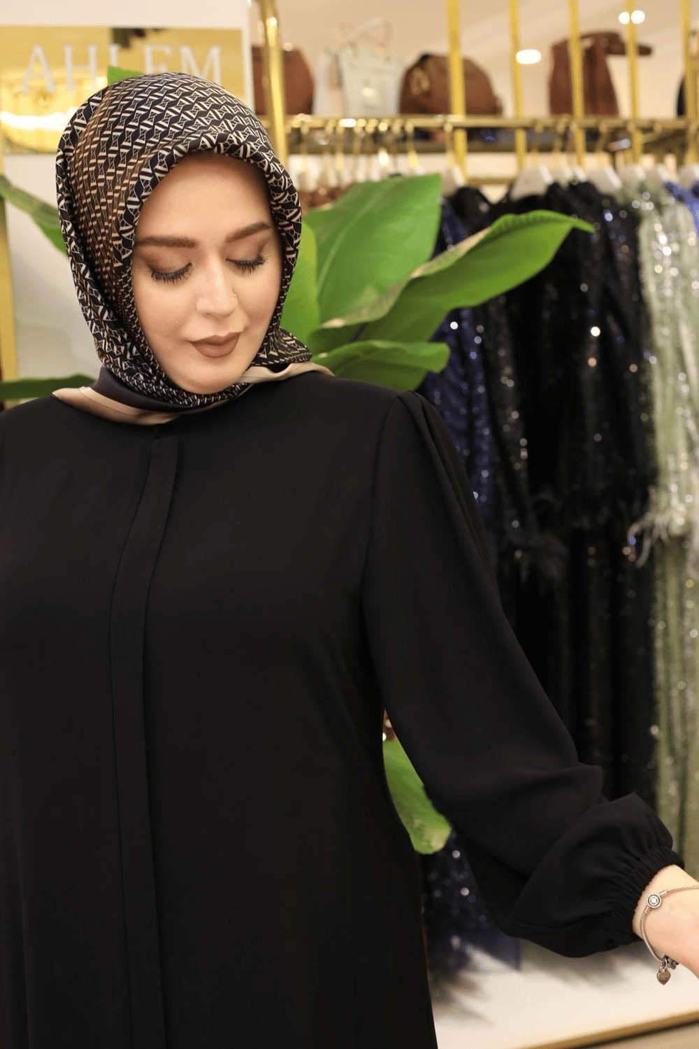 7631 KOD SIK PİLE FERACE SİYAH