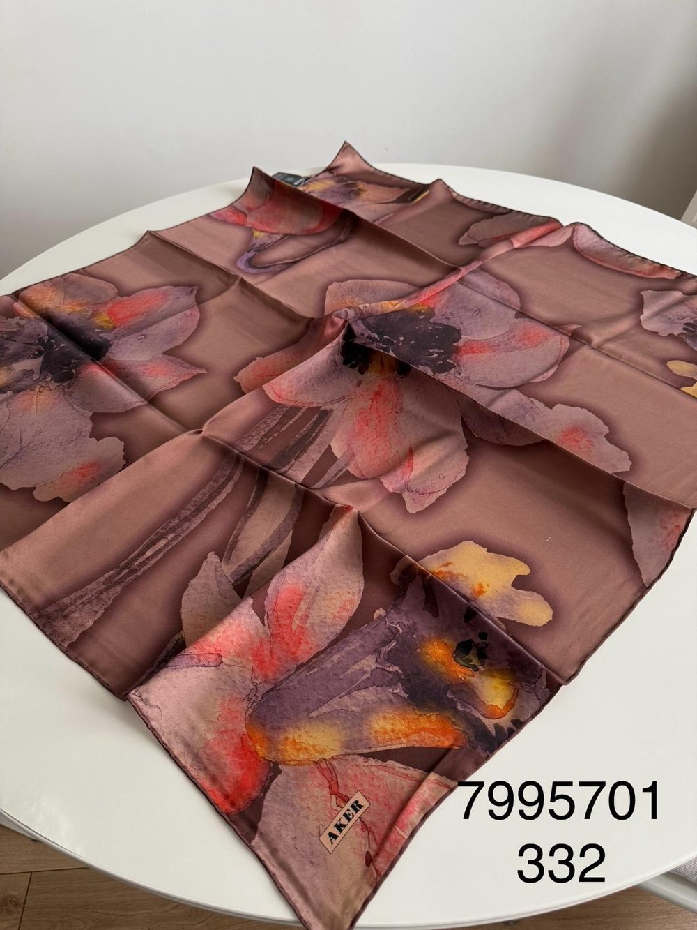 7995701/332 KOD AKER RENKLİ SAF İPEK EŞARP KIRMIZI