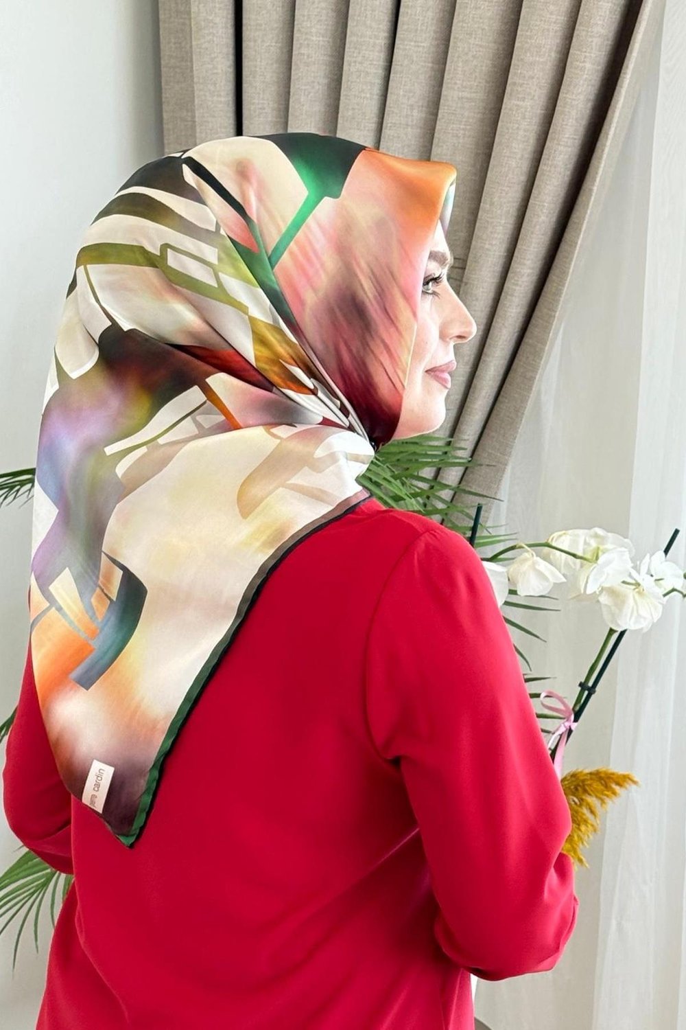 9044230/311 KOD GEOMETRİK DESENLİ PİERRE CARDİN SAF İPEK EŞARP STD