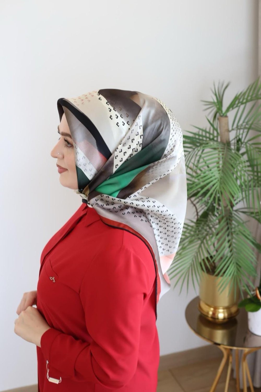 9047230/311 KOD GEOMETRİK DESENLİ PİERRE CARDİN SAF İPEK EŞARP STD