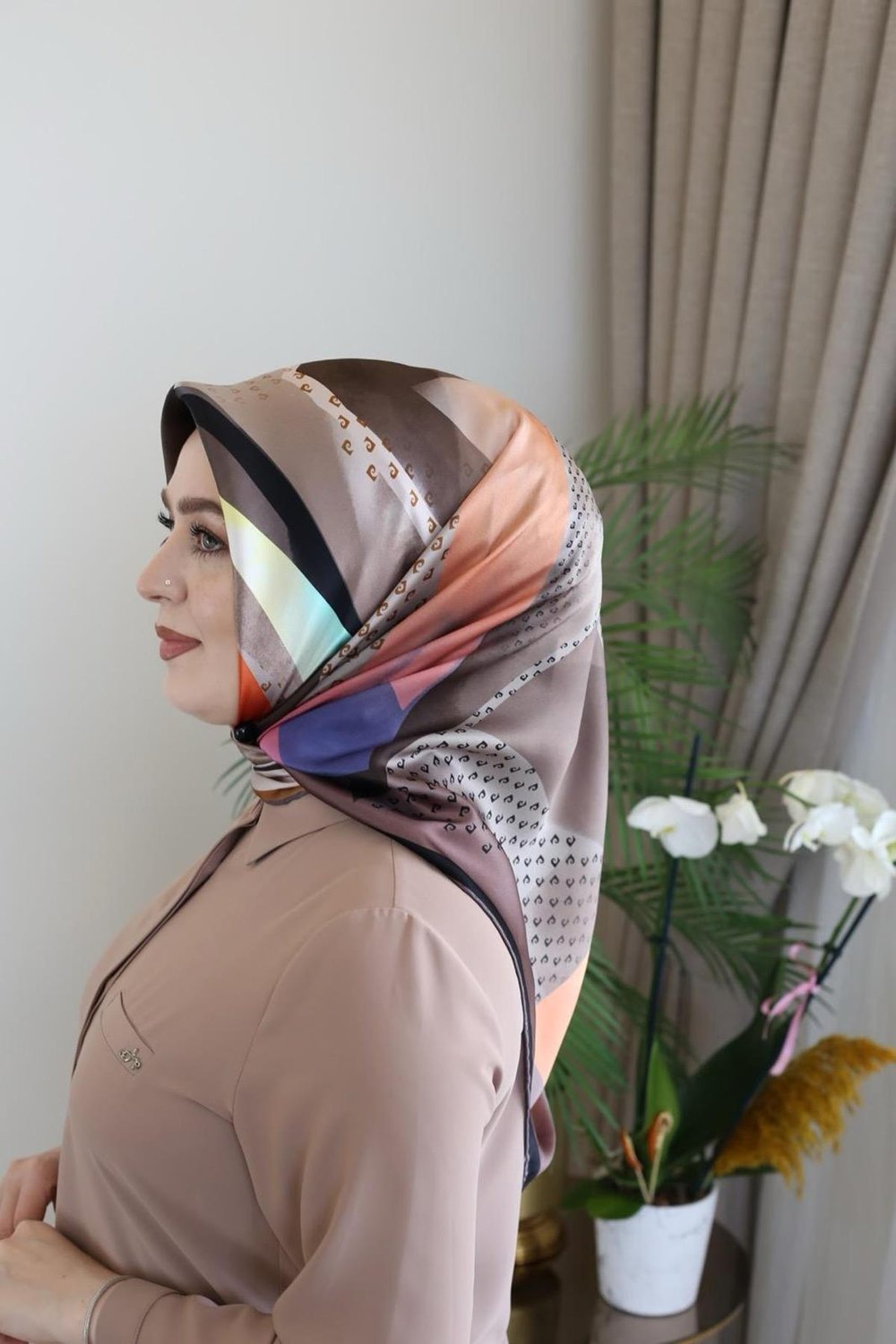 9047230/331 KOD GEOMETRİK DESENLİ PİERRE CARDİN SAF İPEK EŞARP STD