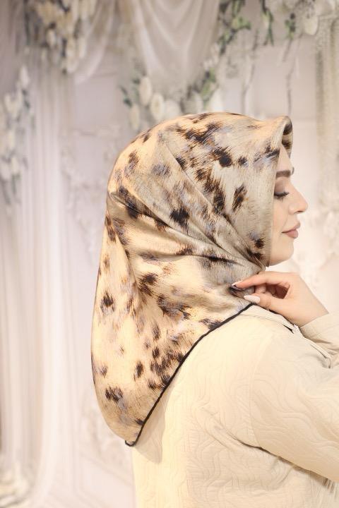 9051701/313 KOD AKER RENKLİ SAF İPEK EŞARP SİYAH