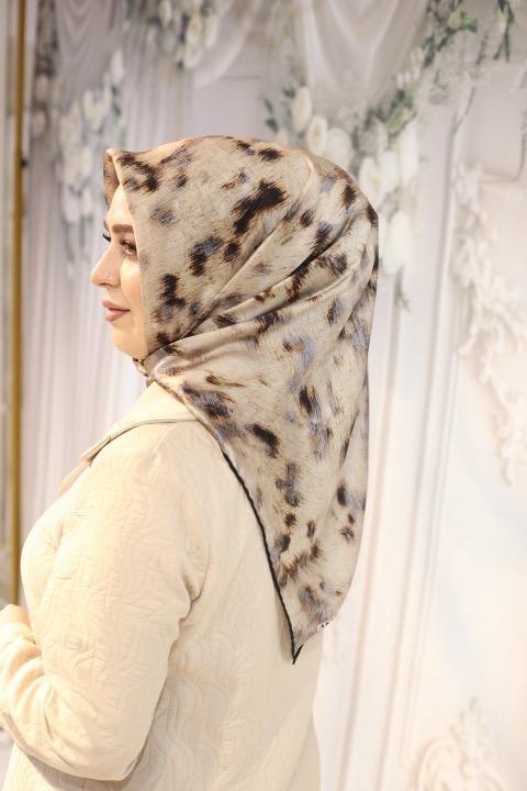 9051701/313 KOD AKER RENKLİ SAF İPEK EŞARP SİYAH