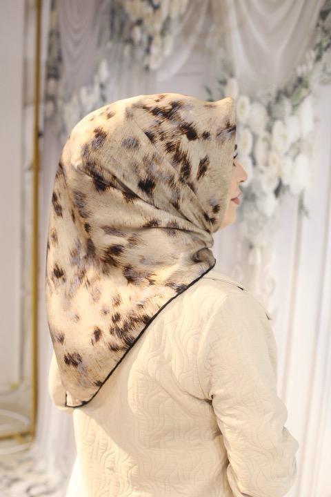 9051701/313 KOD AKER RENKLİ SAF İPEK EŞARP SİYAH