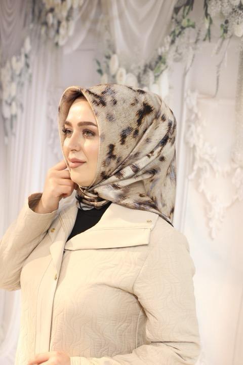 9051701/313 KOD AKER RENKLİ SAF İPEK EŞARP SİYAH