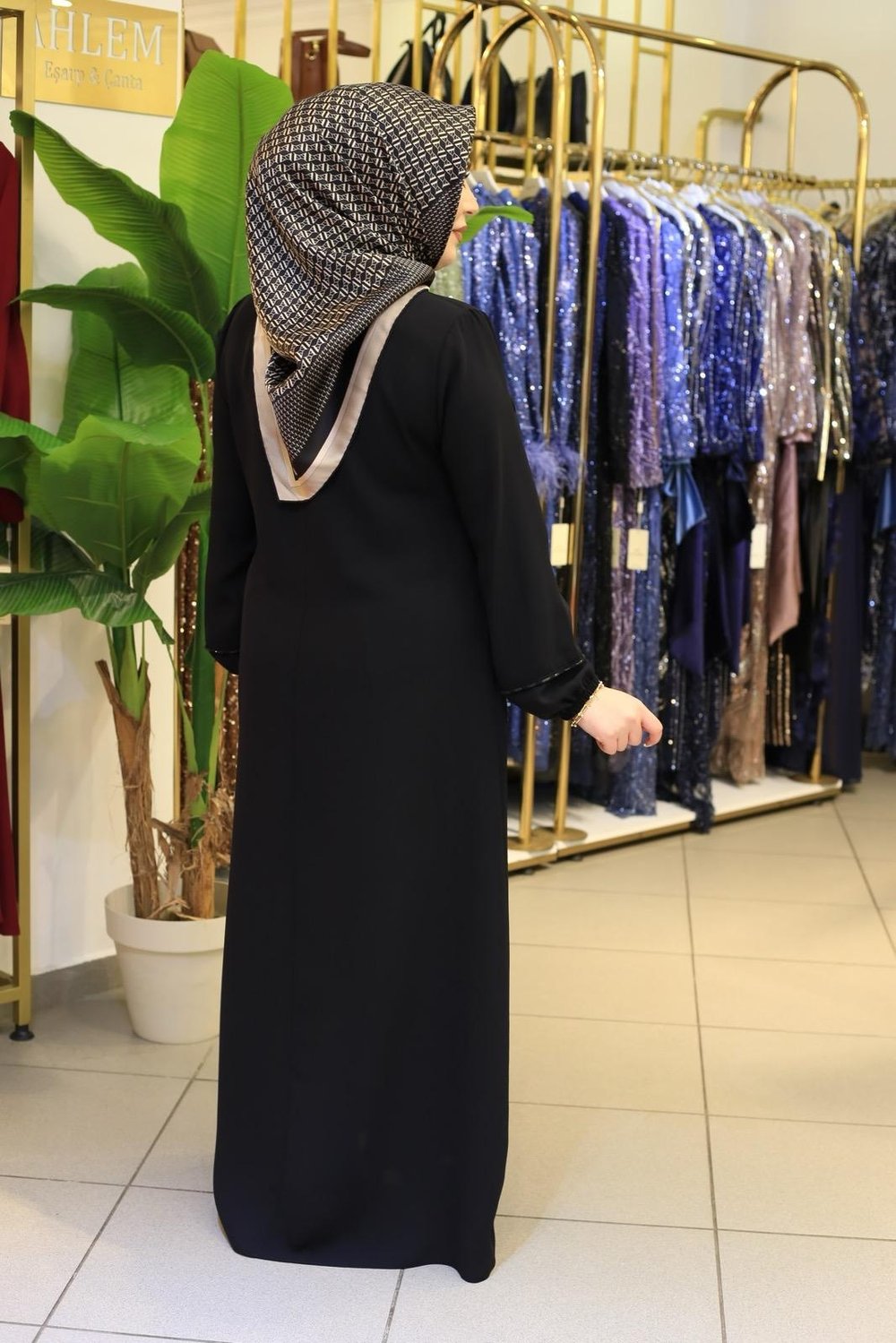 9317 KOD YAKA DETAYLI FERACE SİYAH