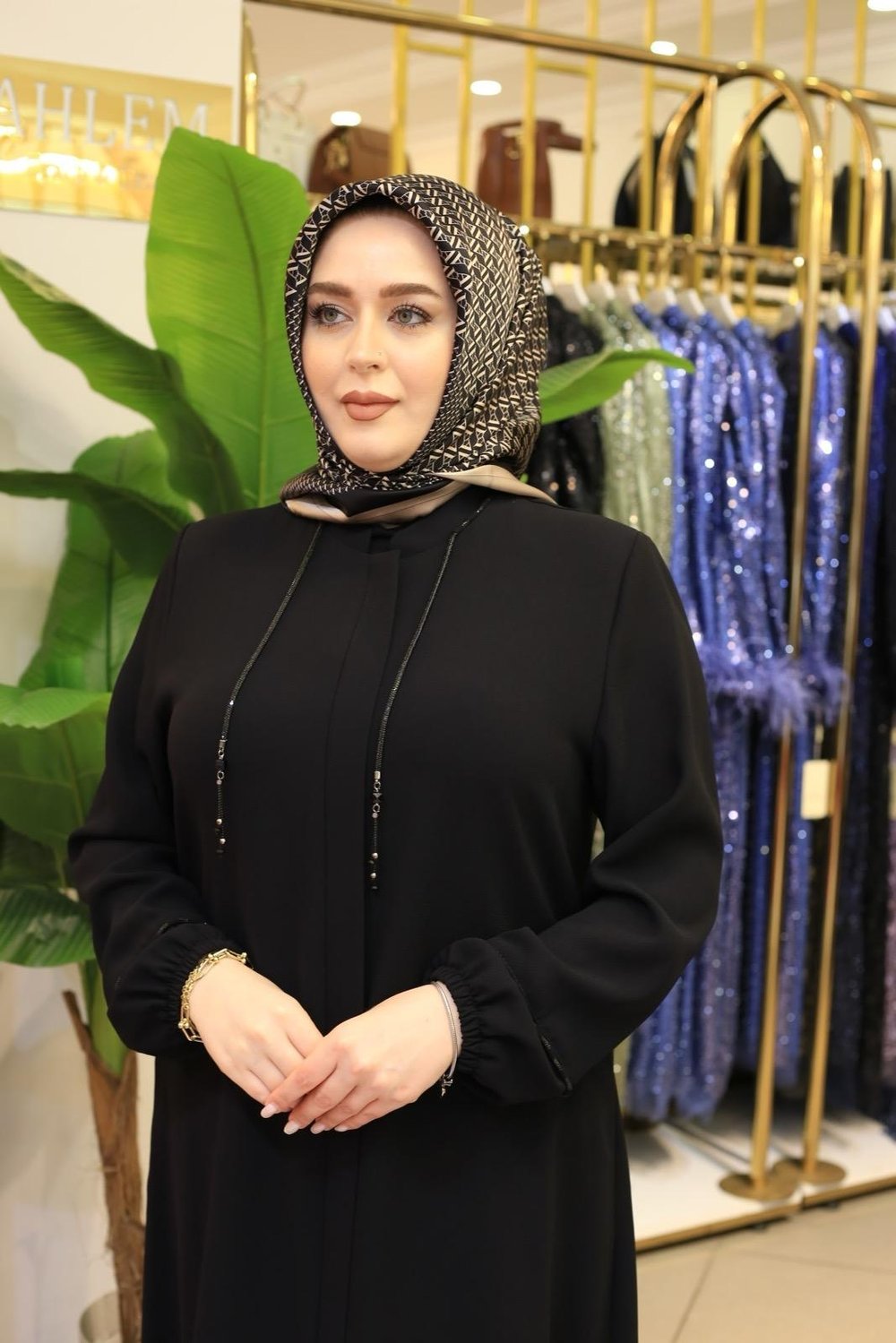 9317 KOD YAKA DETAYLI FERACE SİYAH