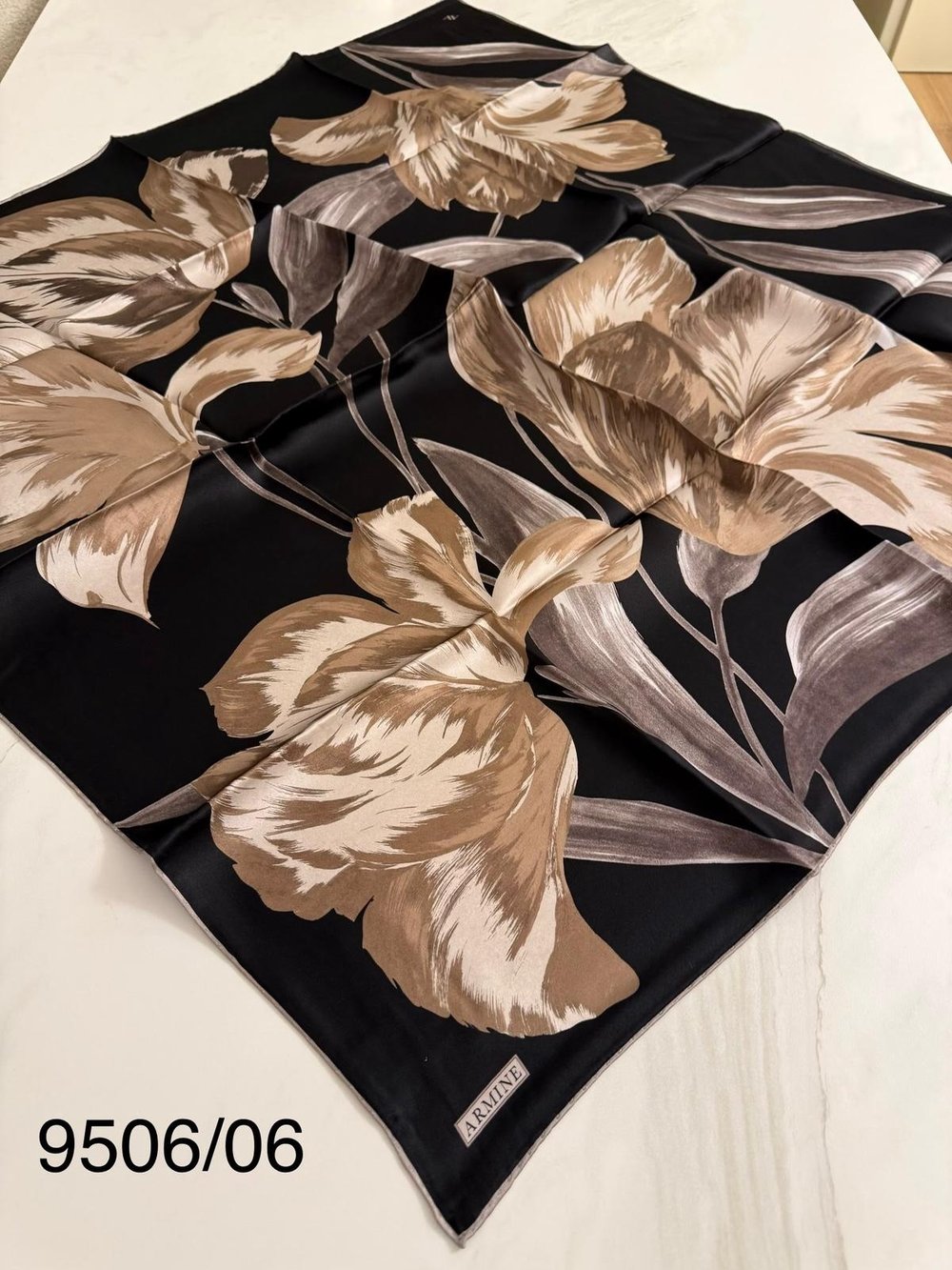 9506/06 KOD ÇİÇEK DESEN ARMİNE SAF İPEK EŞARP SİYAH