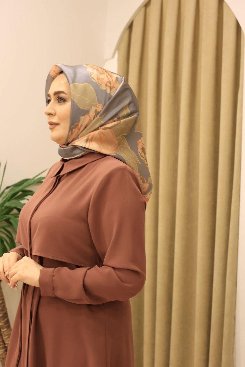 9509/81 KOD ÇİÇEK DESEN ARMİNE SAF İPEK EŞARP GRİ