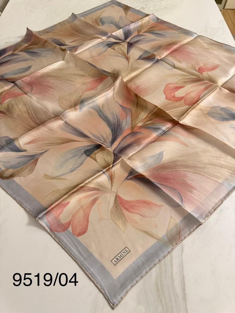 9519/04 KOD ÇİÇEK DESEN ARMİNE SAF İPEK EŞARP TAŞ