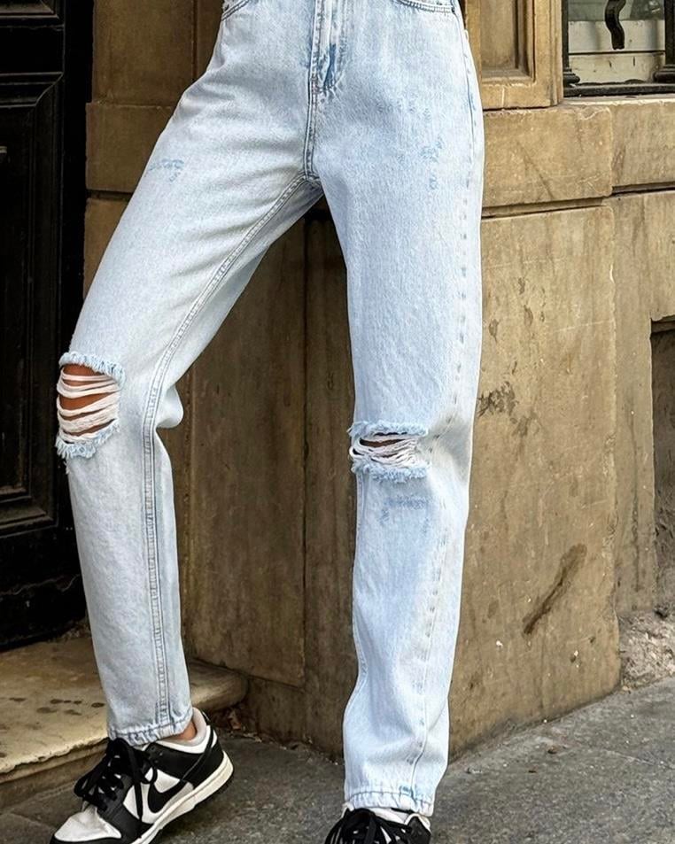 DİZ YIRTIK AÇIK RENK MOM JEAN 