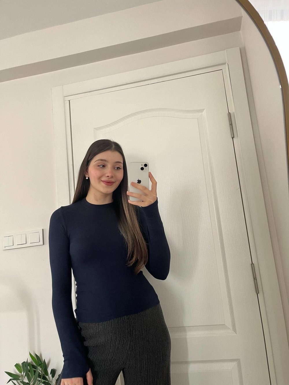 Lacivert Marka Parmak Geçirmeli Bluz