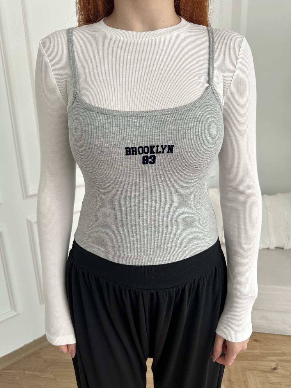 Brooklyn 83 Baskılı Atlet Detaylı Bluz Ekru